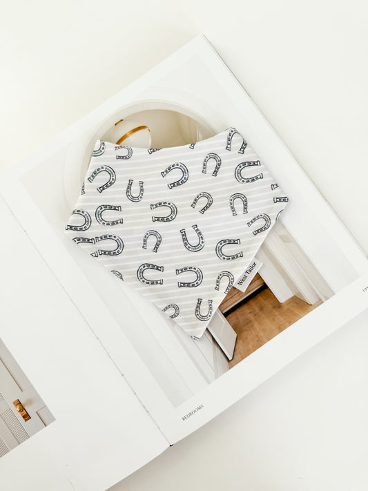 Tailored horseshoe bandana